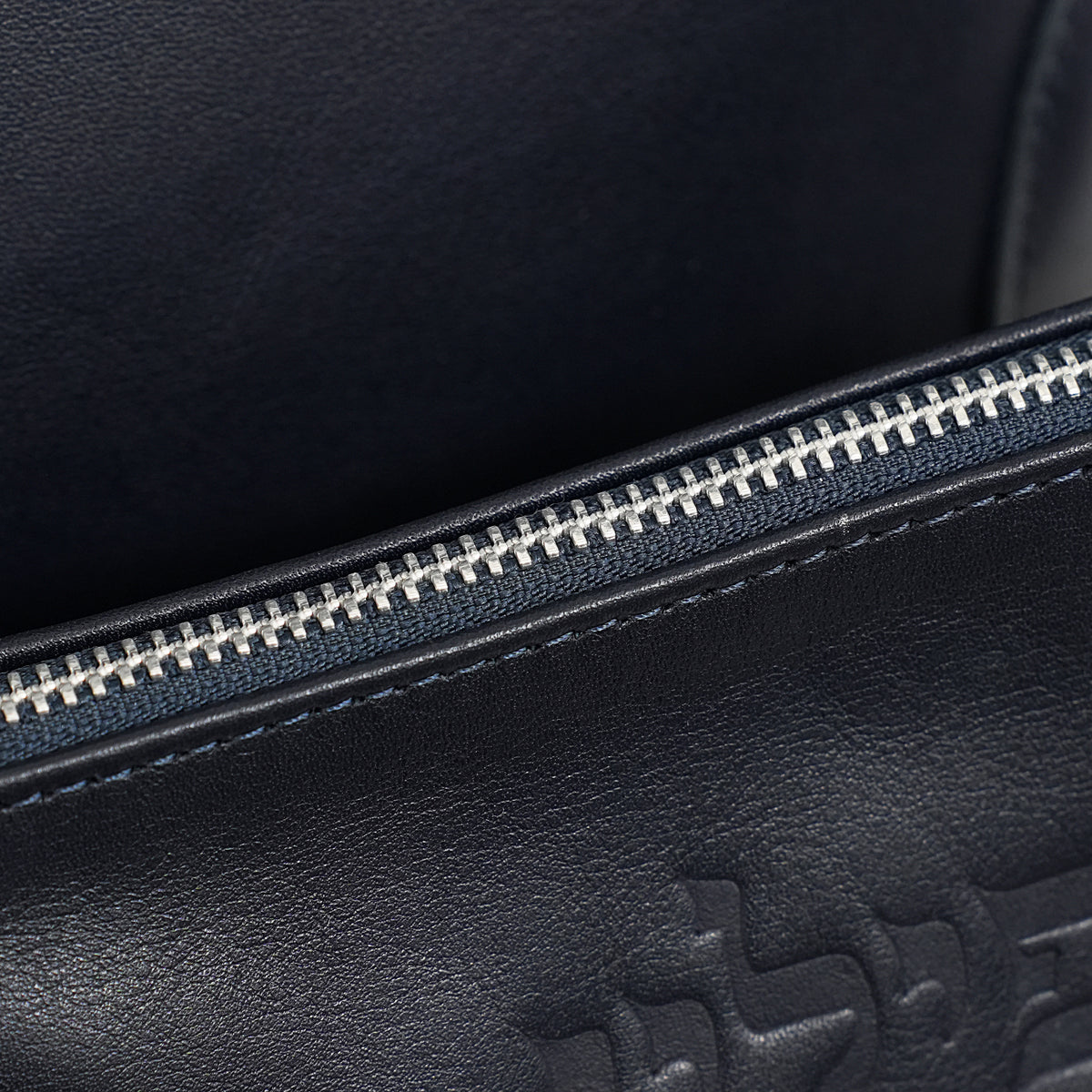 Talit & Tefillin Set - Ostrich-Texture Leather Zipper