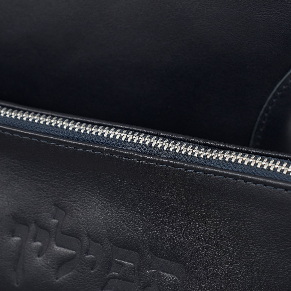 Talit & Tefillin Set - Ostrich-Texture Leather Zipper