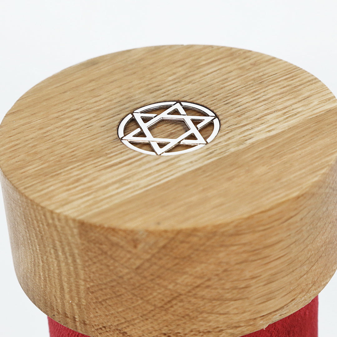 Megilat esther case - story red