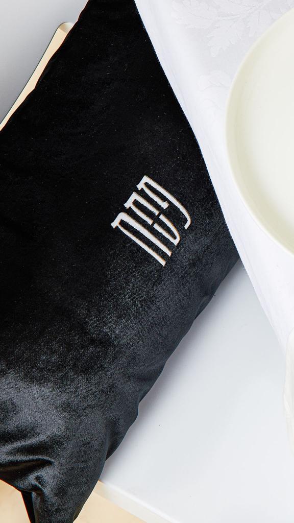 Velvet Leaves Seder Set