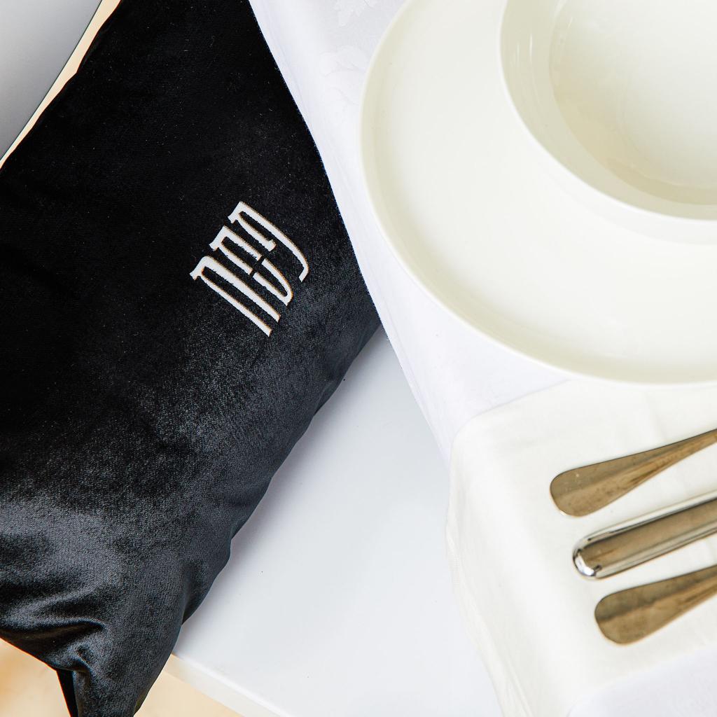 Velvet Leaves Seder Set