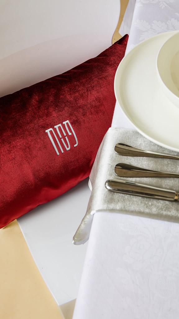 Velvet Leaves Seder Set