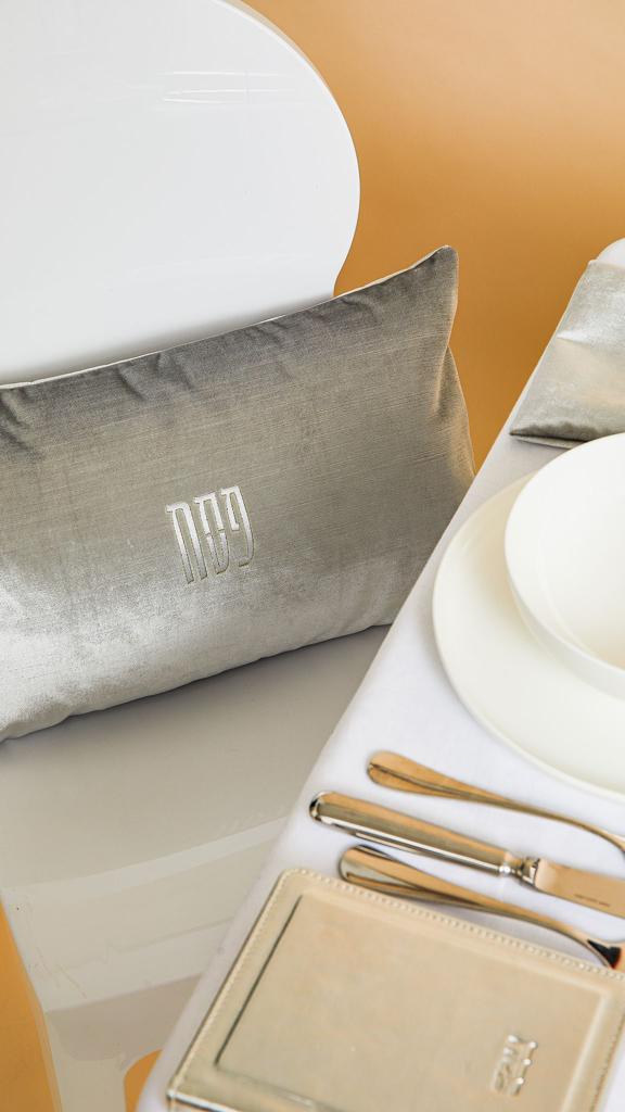 Velvet Leaves Seder Set