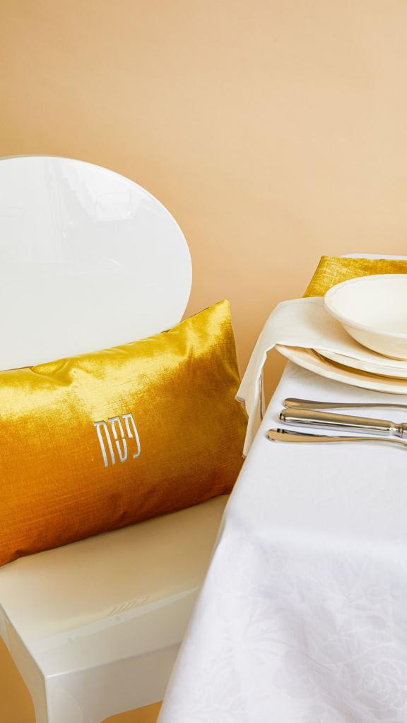 Velvet Leaves Seder Set