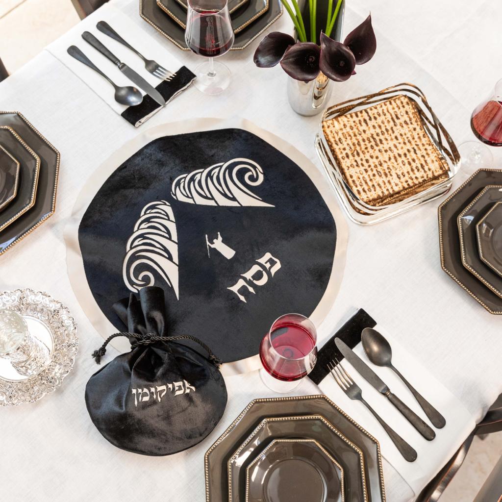 Velvet Yam Suf Seder Set