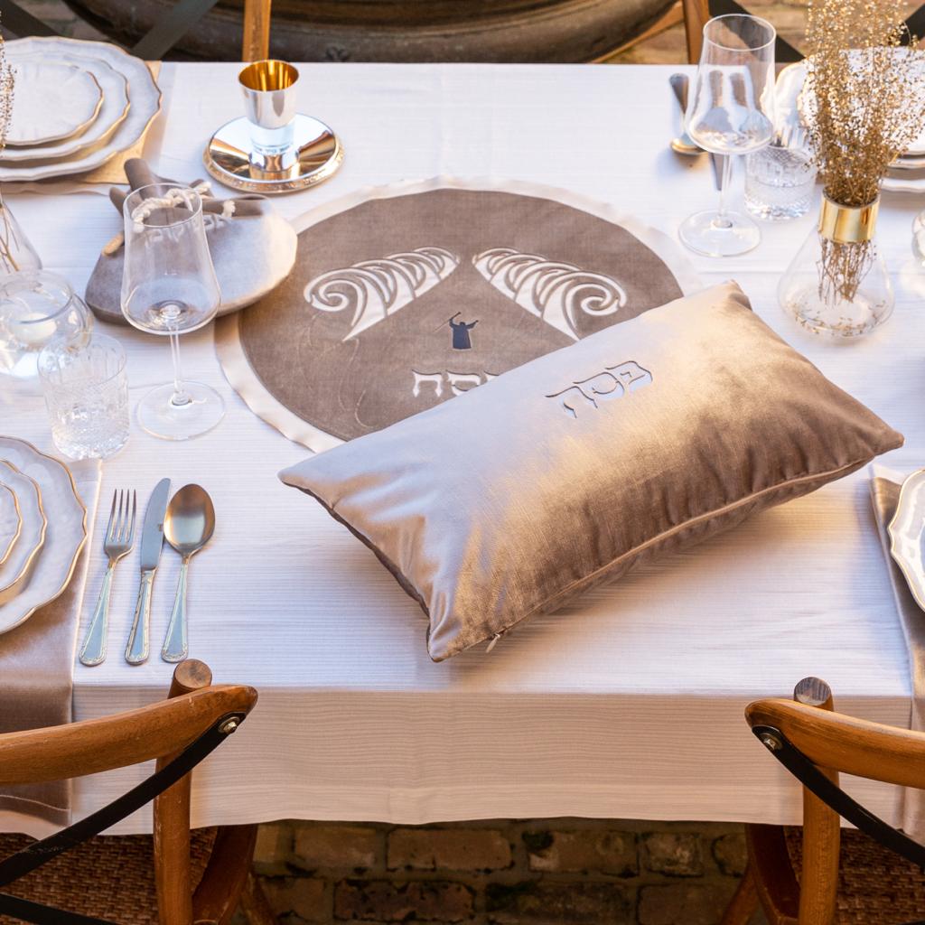 Velvet Yam Suf Seder Set