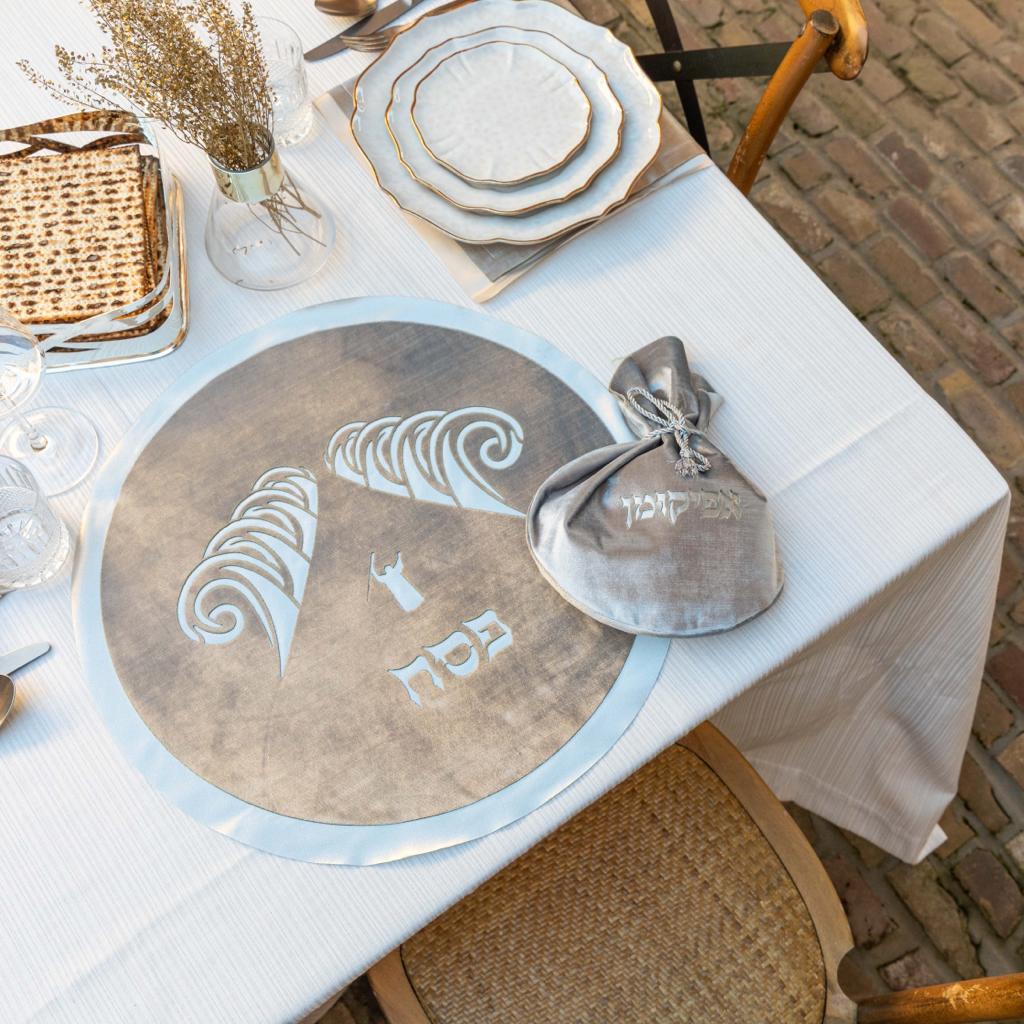 Velvet Yam Suf Seder Set