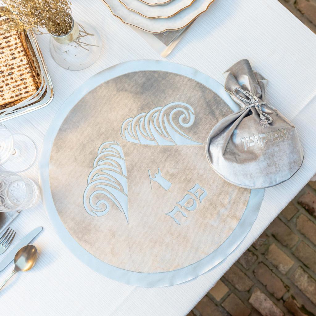 Velvet Yam Suf Seder Set